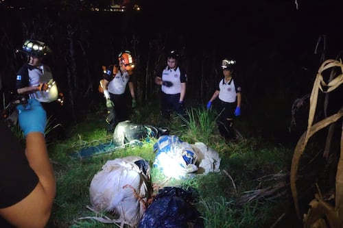 Video: Así extrajeron los 8 cuerpos localizados en ruta al Atlántico