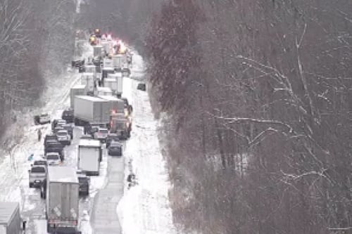 Brutal accidente múltiple en una carretera de Indiana con decenas de vehículos involucrados