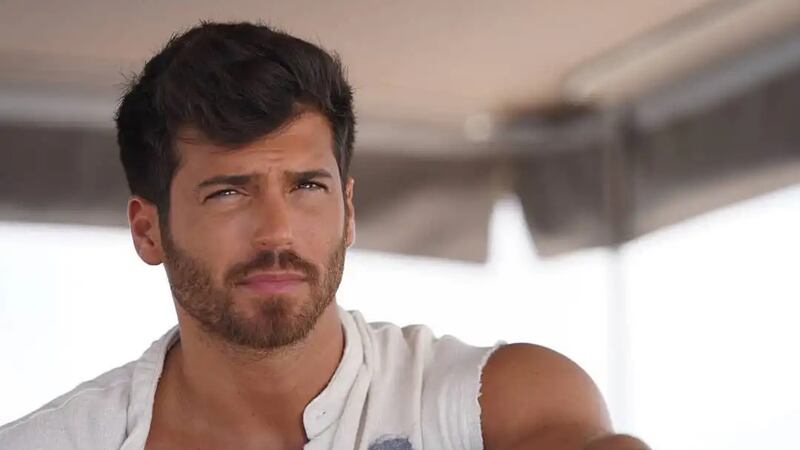 Can Yaman, famoso actor de telenovelas, es detenido en discoteca por esta razón