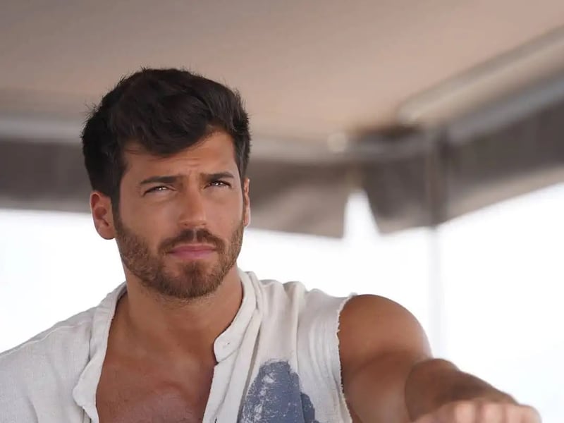 Can Yaman, famoso actor de telenovelas, es detenido en discoteca por esta razón