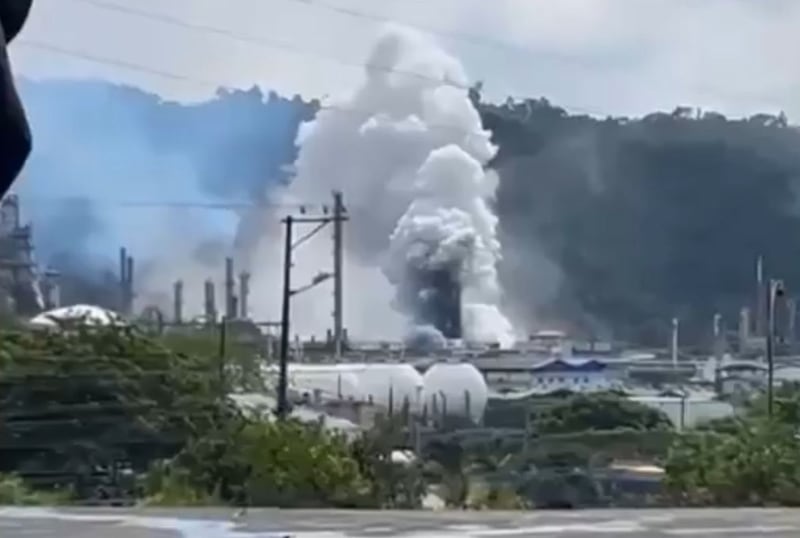 EXPLOSIÓN EN REFINERÍA DE ESMERALDAS
Una fuerte explosión se registró este domingo en la principal refinería de Ecuador. Autoridades ya investigan el caso.