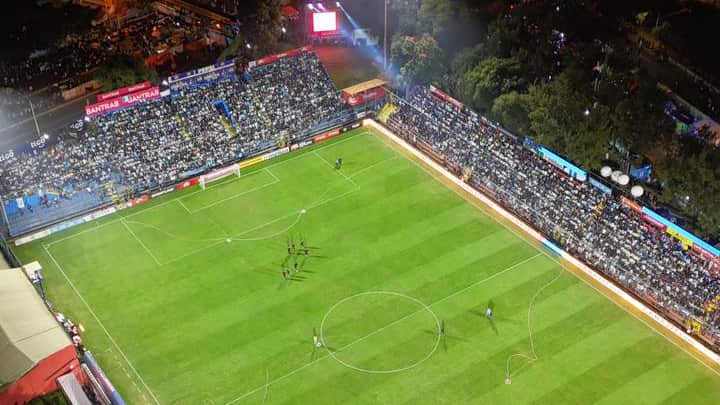 Una toma aérea brinda la vista impresionante del estadio El Trébol previo al encuentro contra Panamá. Foto: Cortesía