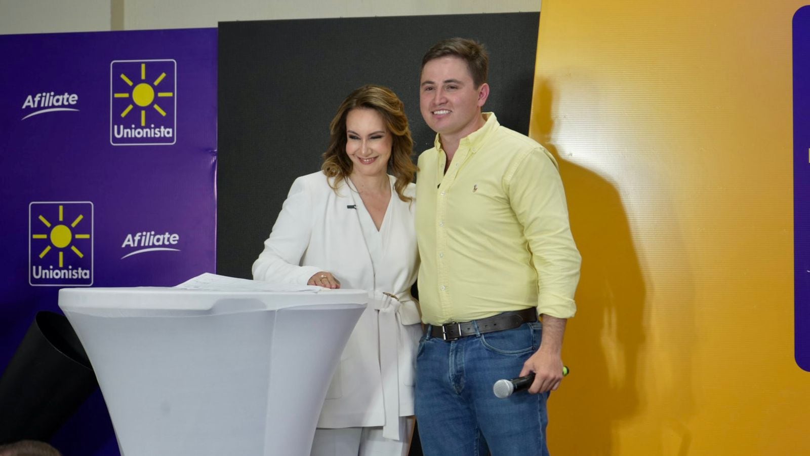 Zury Ríos junto a Sebastían Siero. Foto: Cortesía