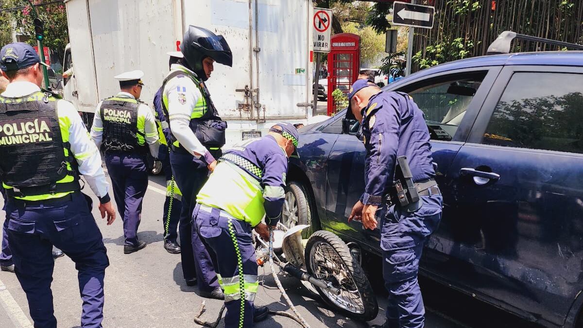 Agente de PMT herido tras colisión en zona 10