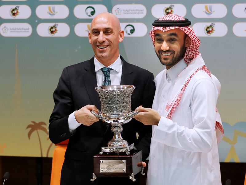 Policía registra la Federación Española de Fútbol y residencia del expresidente Luis Rubiales