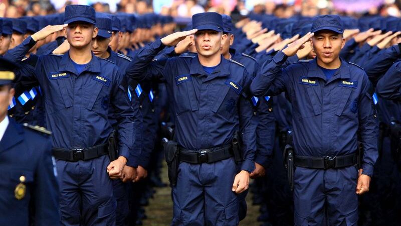 Aumento salarial para agentes de la Policía Nacional Civil aún se analiza