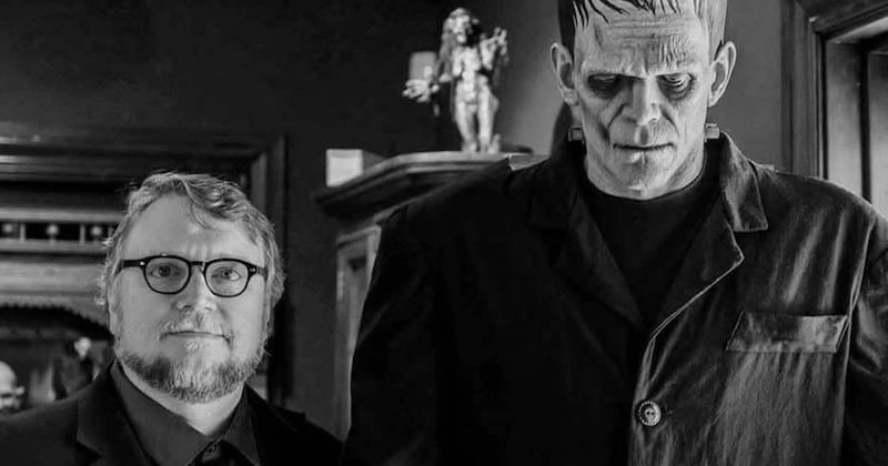 “Solo los monstruos… juegan a ser dios.”
Ya está aquí el tráiler de FRANKENSTEIN de Guillermo del Toro,