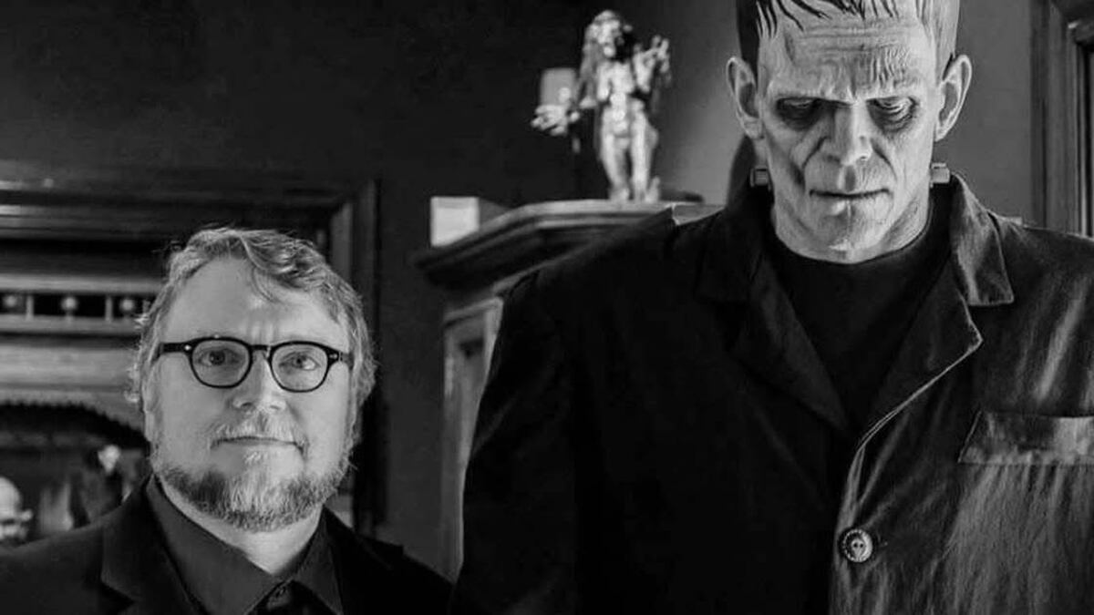“Solo los monstruos… juegan a ser dios.”
Ya está aquí el tráiler de FRANKENSTEIN de Guillermo del Toro,