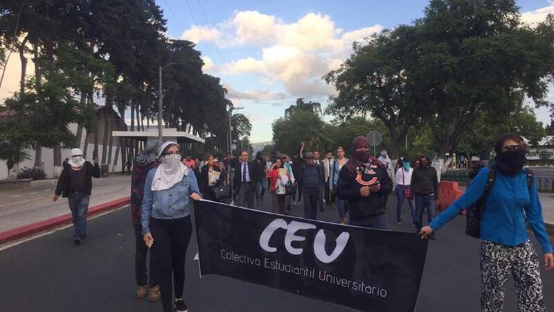 "La toma se mantiene", indican sancarlistas sobre cierre de la USAC