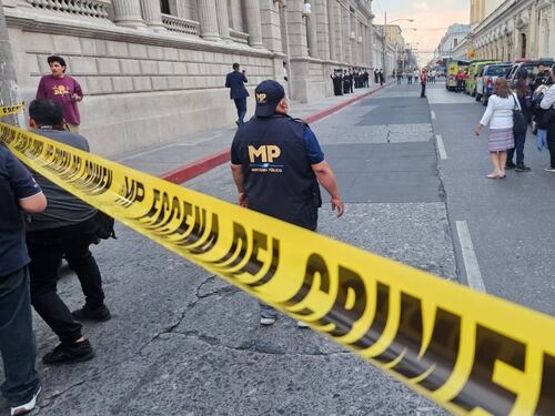 ¡Atención! MP realiza diligencias afuera del Congreso