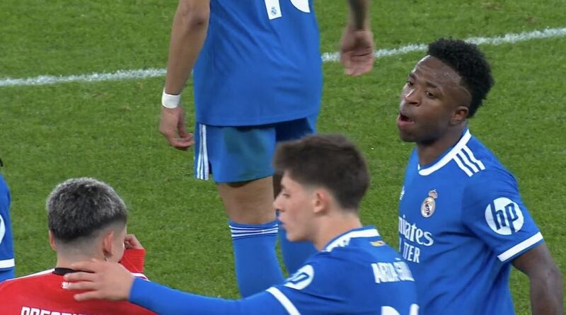 Vinicus recibió insulto racista de un argentino y eso detuvo el partido de Benfica vs Real Madrid