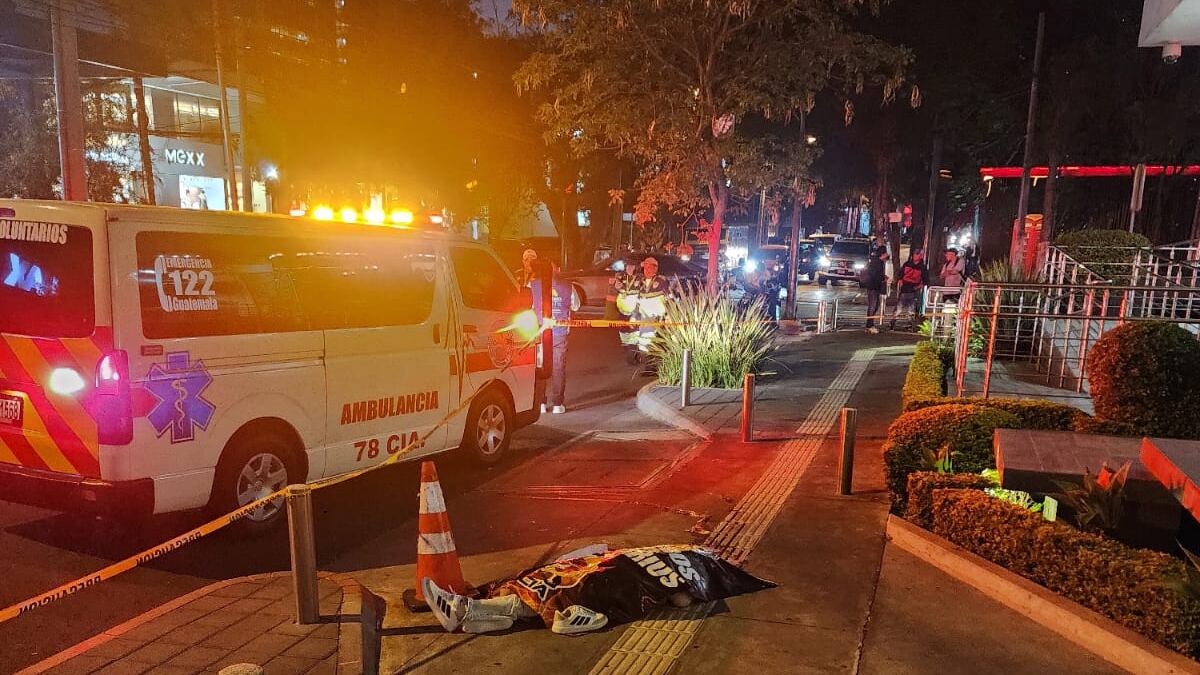 La víctima pudo haber caído del nivel 15.