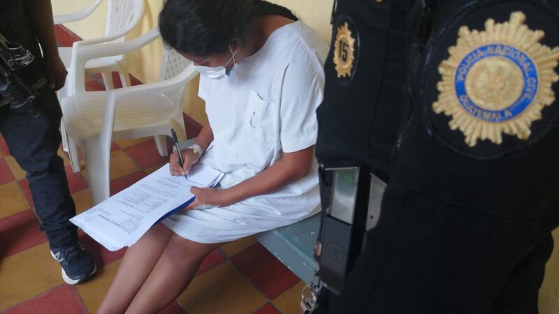 Capturan en hospital de Amatitlán a joven que habría enterrado vivo a su recién nacido