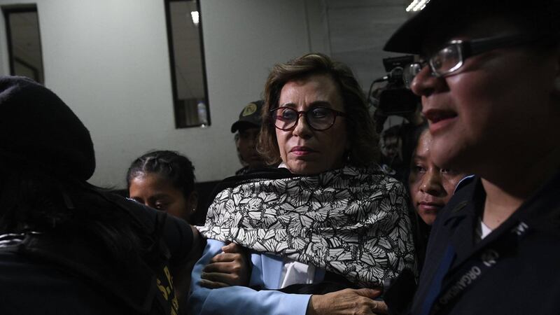Defensa revela padecimientos de Sandra Torres y solicita no colocarle grilletes
