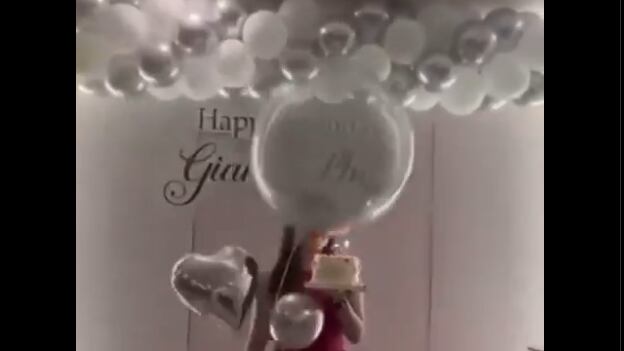 VIDEO. Globo con hidrógeno le explota en la cara a una mujer