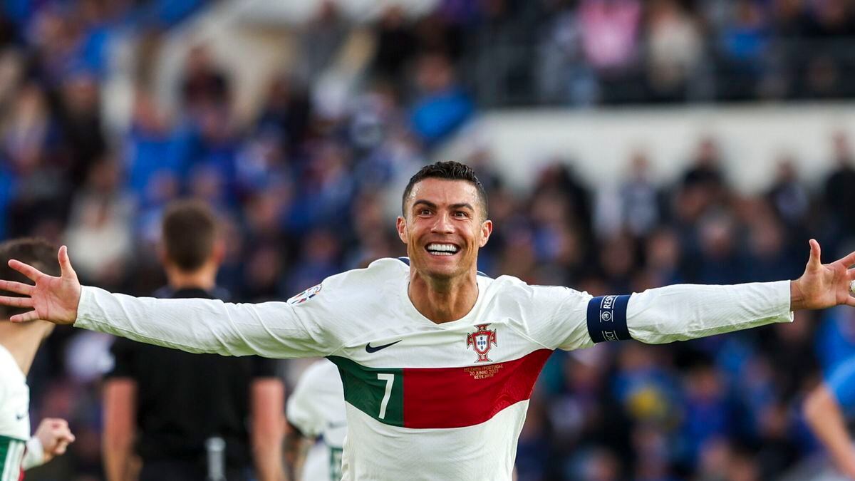 Es delantero y capitán de la selección de Portugal y máximo goleador histórico. (Foto: Redes sociales)