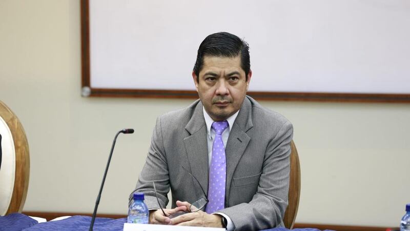 Juramentan a titular de la Superintendencia de Bancos