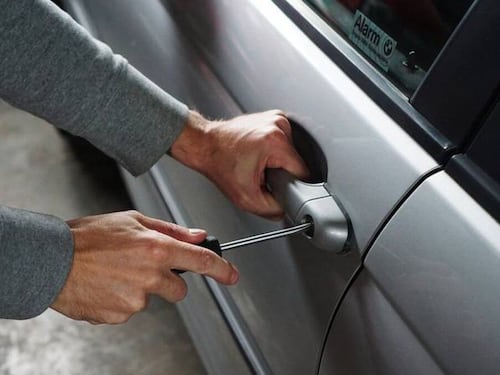 VIDEO. Así fue grabado el presunto ladrón de un vehículo en San Miguel Petapa