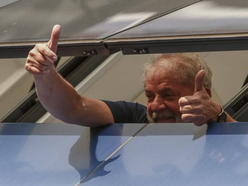 Ordenan trasladar a Lula da Silva a cárcel de Sao Paulo