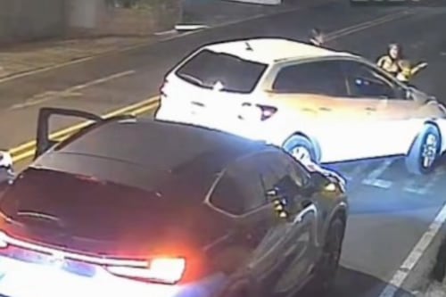 VIDEO. Conductor de camionetilla atropella a una PMT en Muxbal