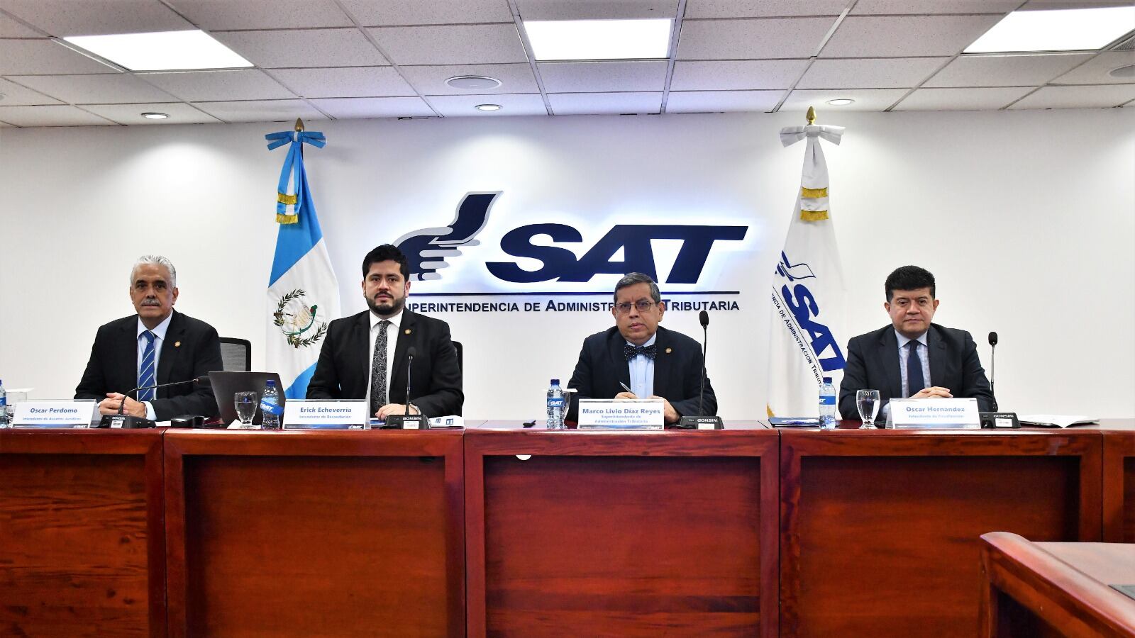 Autoridades de la SAT informaron nuevas medidas para asegurar el cumplimiento de la Ley tributaria. Foto SAT