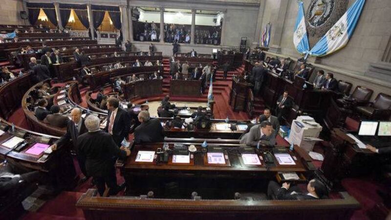 Fracasa intento para retomar discusión para cambios a la Constitución