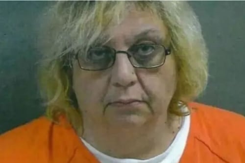 Mujer acabó con la vida de su pareja lentamente con gotas para los ojos