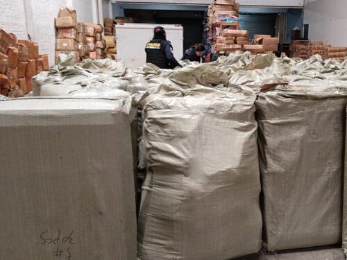 Incautan más de 1 mil balones falsificados tras allanamiento por denuncia de la FIFA