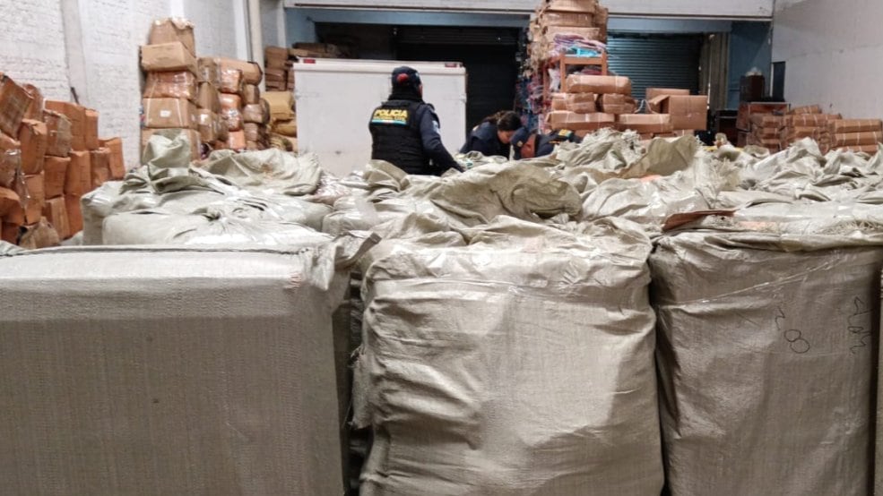 La denuncia se relaciona con la importación de productos que ostentan la marca y diseño de la FIFA. Foto: MP