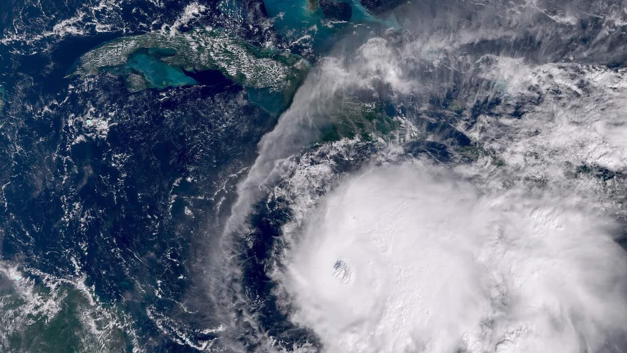 Avanza a Bahamas como un categoría 2 y con vientos de hasta 160 km/h. (Foto: Redes sociales)