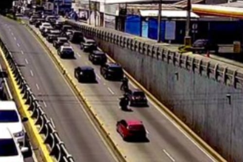 Rutas alternas por tráfico en el bulevar Los Próceres en esta tarde de sábado