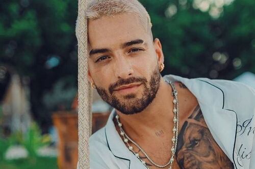Maluma aparece con cambio de look y así luce