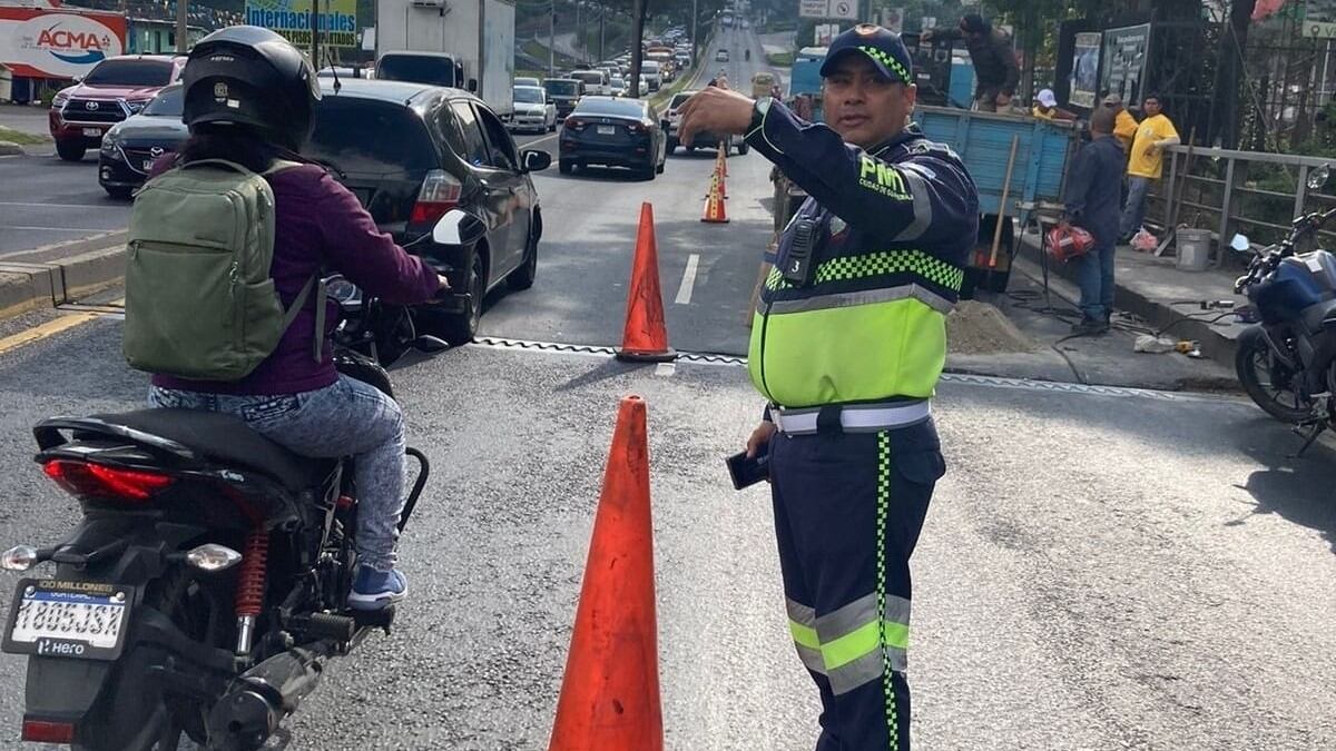 Foto ilustrativa. La PMT de Guatemala habilitó un carril exclusivo para motocicletas. Foto PMT