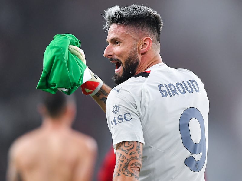 Salvada de Olivier Giroud le da al Milan el liderato de la Serie A