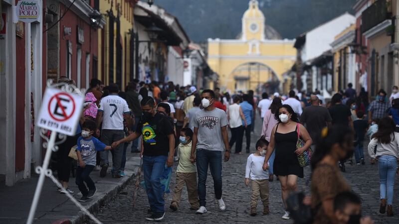 Autorizan que policía municipal retire ventas ambulantes en Antigua Guatemala