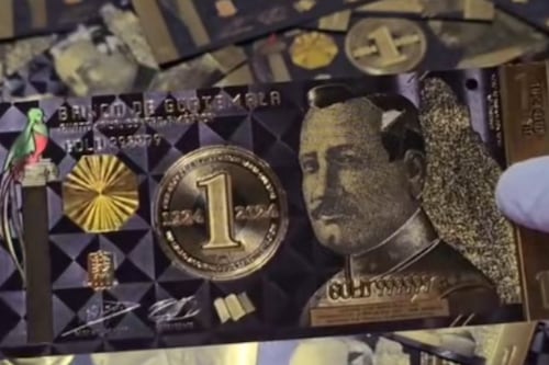VIDEO. Venden última edición del billete conmemorativo “black” de un Q1