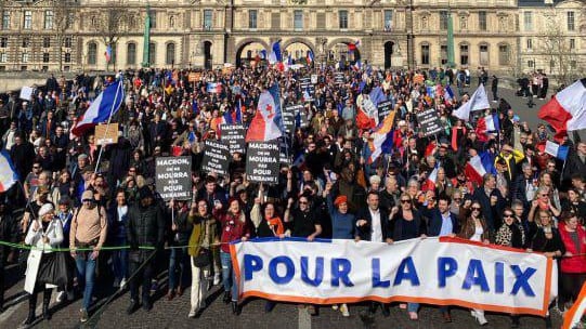 Franceses protestan contra Macron, “No moriremos por Ucrania”