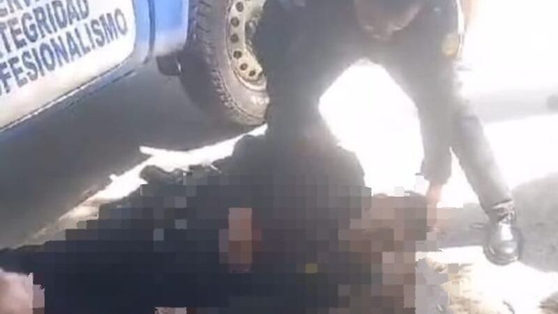 VIDEO. Graban los últimos segundos de vida de un agente de la PNC luego de un ataque armado en Quetzaltenango