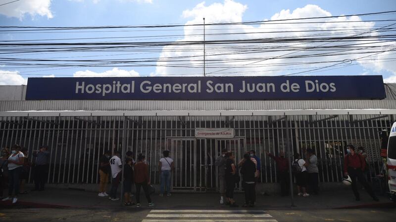 Gerente de “elPeriódico” espera a un juez en el Hospital General