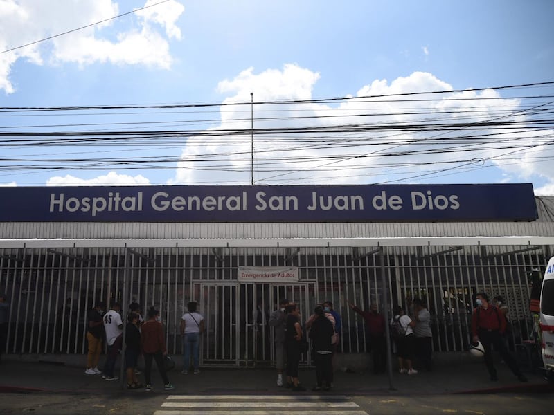 Hospitales Roosevelt y San Juan de Dios afectados por paralización de abastecimiento de agua