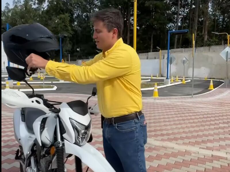 ¡Aprende a manejar motocicleta! Sebastián Siero invita a la inauguración de la nueva academia en El Carmen