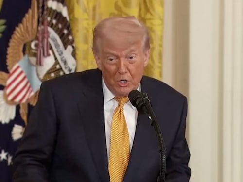 Trump afirma que Irán está “acabado” y congela fondos de EE. UU. por 60 días