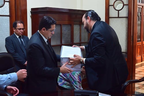 Nómina de candidatos a Fiscal General llega a la Presidencia