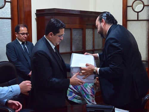 Nómina de candidatos a Fiscal General llega a la Presidencia