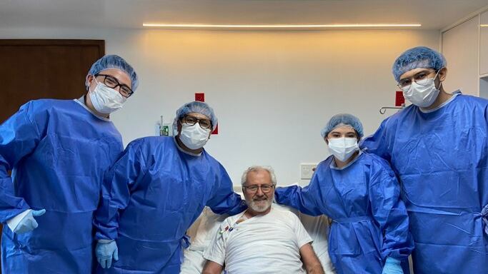 El programa es dirigido por el Dr. Vásquez, quien resaltó que el éxito del tratamiento radica en un equipo multidisciplinario altamente capacitado.