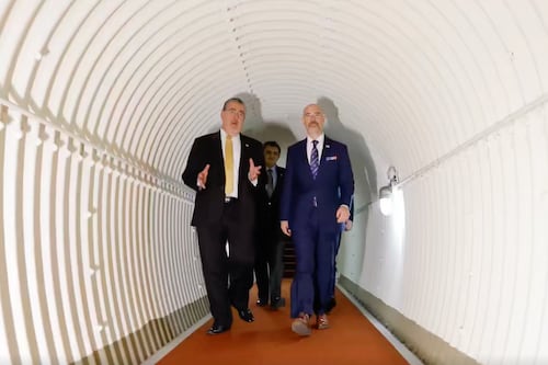 VIDEO. Administrador de la DEA llega a Guatemala y así fue la reunión con el presidente Arévalo