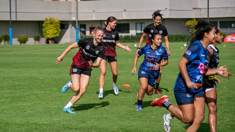 Guatemaltecas conviven con el Bayer Leverkusen Femenino