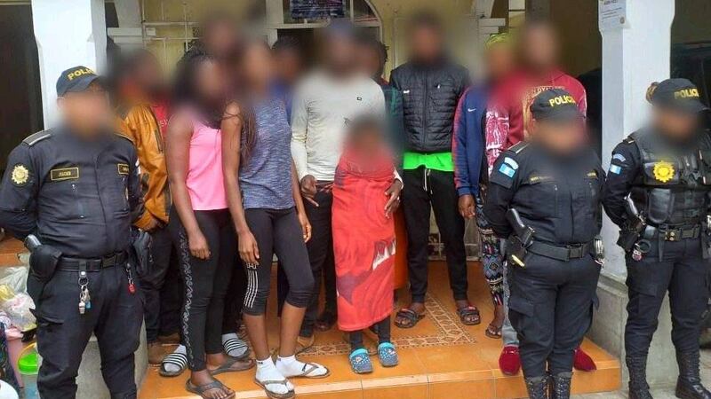 PNC detiene a 13 migrantes africanos que viajaban a Estados Unidos