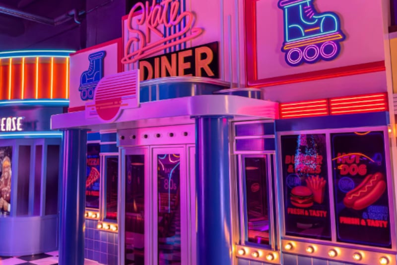 ¡Sumérgete en los 70! El lugar de Guatemala donde podrás patinar con música de la época