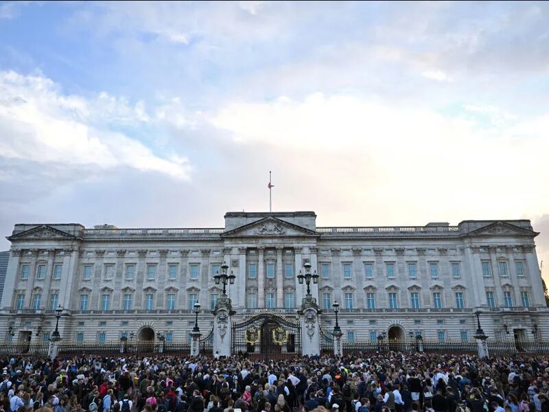 EN VIVO: luto por la reina Isabel II en el Palacio de Buckingham